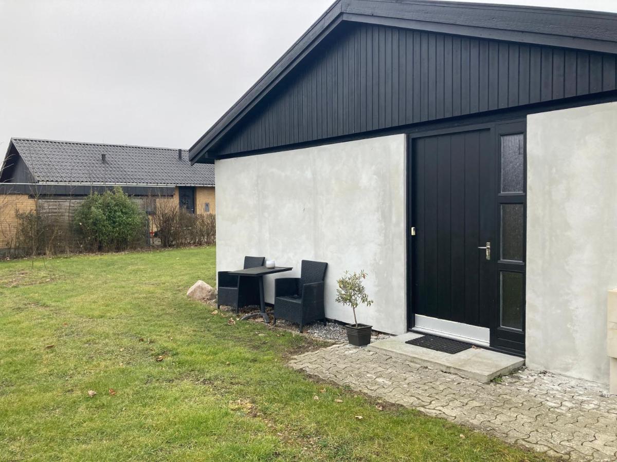 Villa Med Private Vaerelser Delt Badevaerelse/Kokken, Viby Sj. Extérieur photo