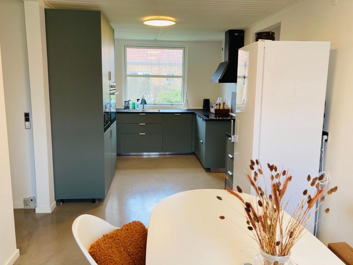 Villa Med Private Vaerelser Delt Badevaerelse/Kokken, Viby Sj. Extérieur photo