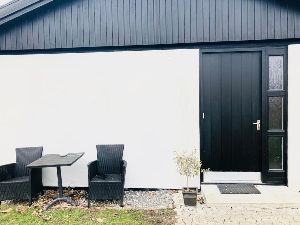Villa Med Private Vaerelser Delt Badevaerelse/Kokken, Viby Sj. Extérieur photo