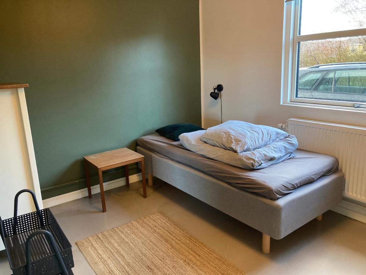 Villa Med Private Vaerelser Delt Badevaerelse/Kokken, Viby Sj. Extérieur photo