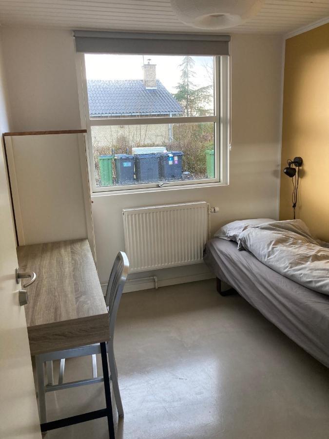 Villa Med Private Vaerelser Delt Badevaerelse/Kokken, Viby Sj. Extérieur photo
